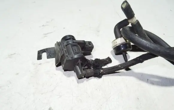Audi A6 S6 C5 4B Turbo solenoid valve 1J0906283A