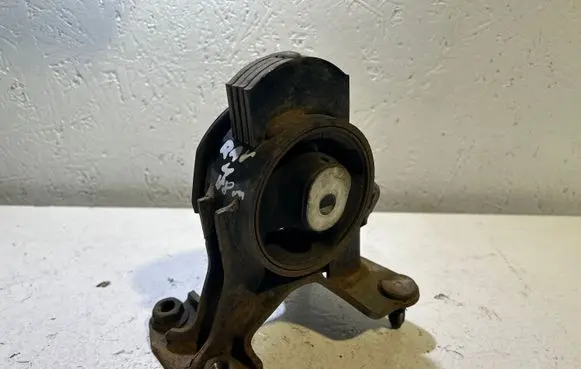 Toyota RAV 4 (XA40) Engine mount bracket