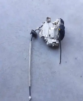 Audi A6 S6 C6 4F Front door lock 4F1837016