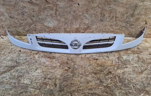 Nissan Kubistar Front bumper upper radiator grill 8200186282