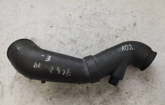 Volkswagen Transporter - Caravelle T4 Air intake hose/pipe 028129627E