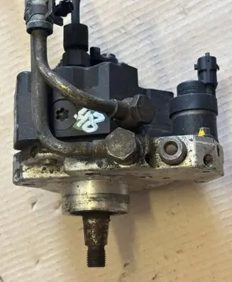 Jeep Cherokee Fuel injection high pressure pump 0445010034