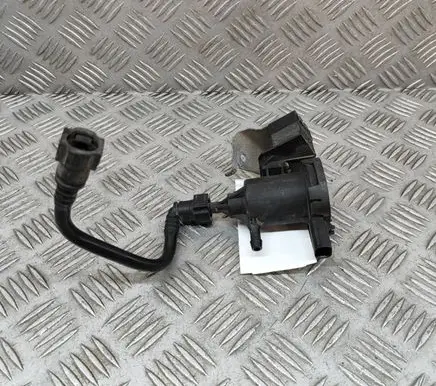 Mercedes-Benz CLS C218 X218 Turbo solenoid valve A0014760532