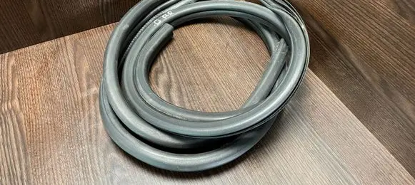 Citroen Berlingo Front door rubber seal 9023Z1