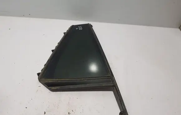BMW X5 G05 Rear vent window glass 7482162