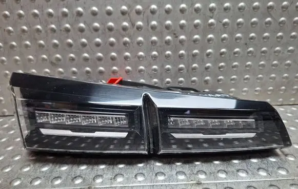 Peugeot 308 Rear/tail lights S26312037 9835300680