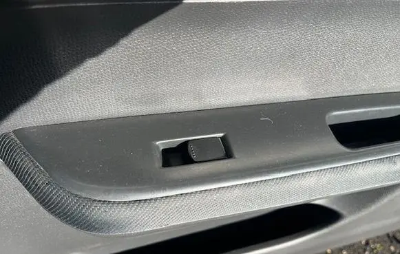 Suzuki Swift I Electric window control switch 