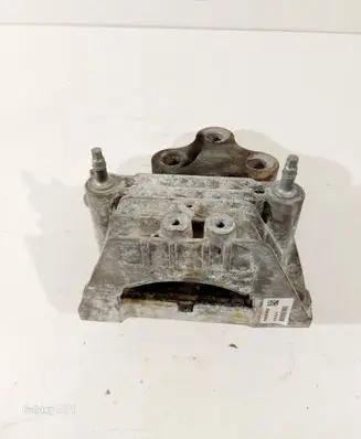 Chrysler Pacifica Engine mount bracket P68224742AD D045733018