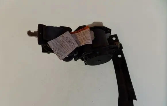 Middle seatbelt (rear)