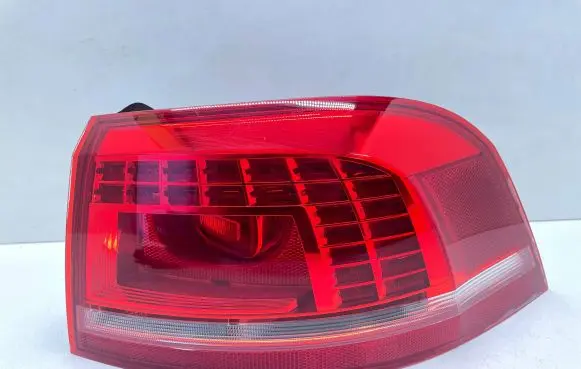 Volkswagen PASSAT B7 Rear/tail lights 3AF945208