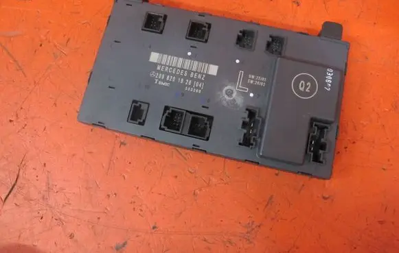 Mercedes-Benz CLK A209 C209 Door control unit/module 2098201926