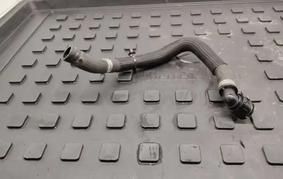 Engine coolant pipe/hose