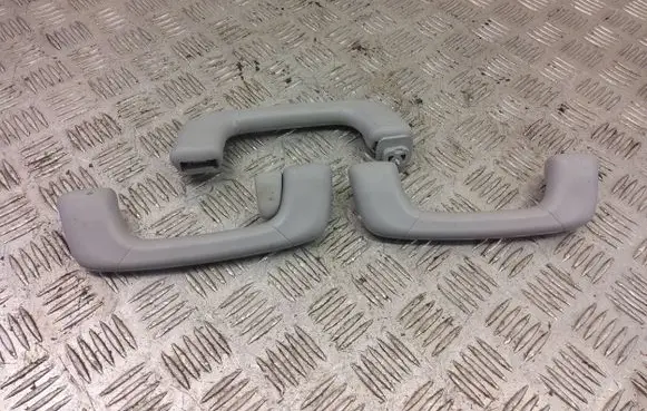 Hyundai i40 A set of handles for the ceiling 