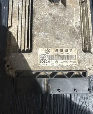 Volkswagen Touareg I Engine control unit/module 070906016DA 1039S12404 0281012933