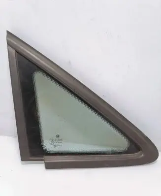 Volkswagen Touran I Front triangle window/glass As2