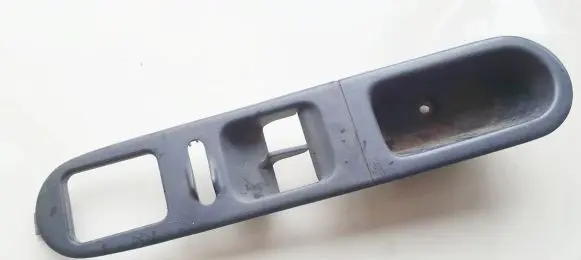 Honda HR-V Front door window switch trim 83510s2hg000 83510-s2h-g000