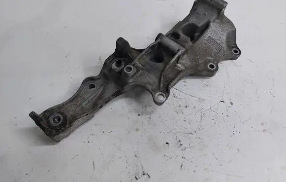 Peugeot 3008 I Generator/alternator bracket 9674969780