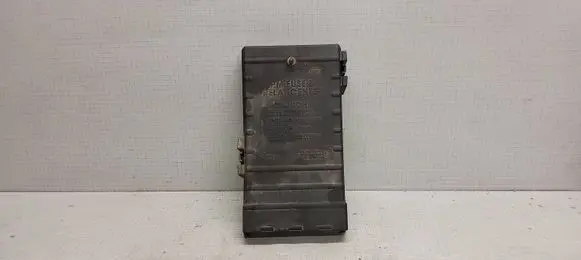 Chrysler Town u0026 Country IV Fuse box cover 04748477AA