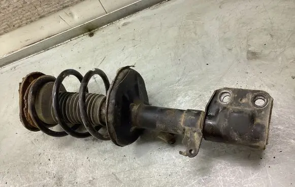 Toyota Avensis T250 Front shock absorber with coil spring 317121 L09519
