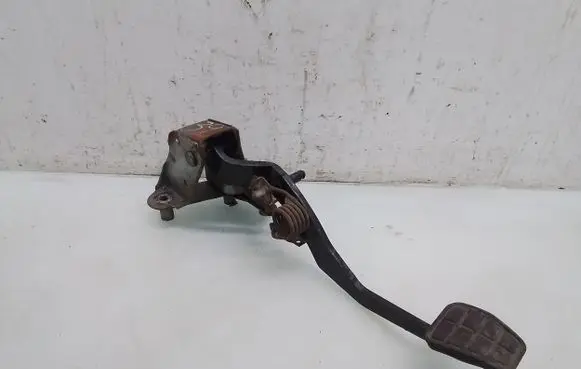 Nissan Note (E11) Clutch pedal 
