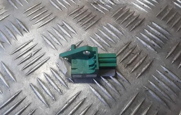 Volkswagen PASSAT B6 Airbag deployment crash/impact sensor 3C0909606