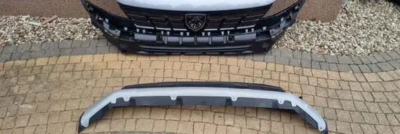 Peugeot Traveller Front bumper upper radiator grill 9856169080