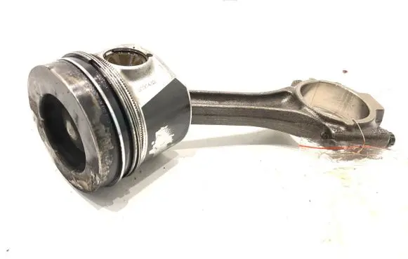 Volkswagen Golf VII Piston with connecting rod CLH