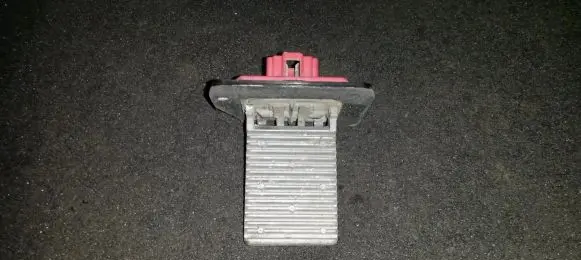Hyundai Lantra II Heater blower motor/fan resistor