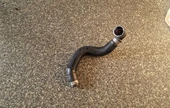 Chrysler 200 Engine coolant pipe/hose