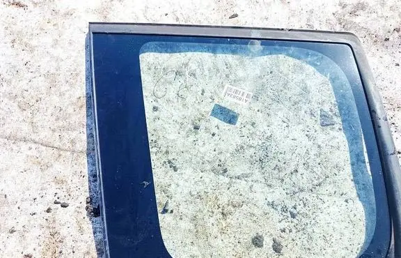 Nissan X-Trail T30 Rear side window as2