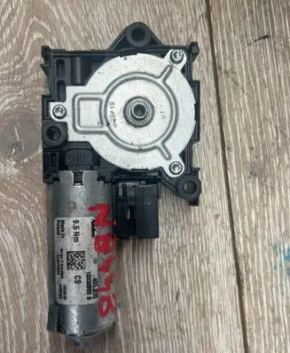 BMW 1 F40 Sunroof motor/actuator 10030665B