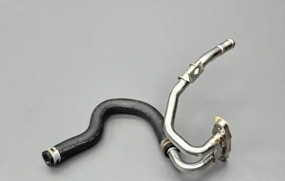 Coolant pipe/hose