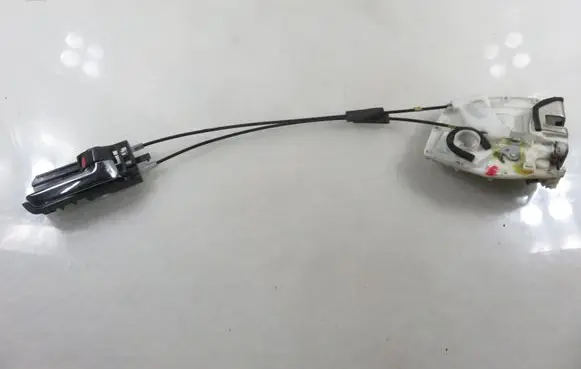Suzuki Swift I Rear door lock 