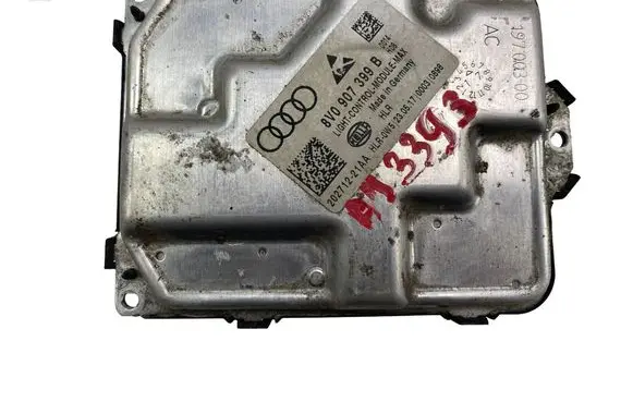 Volkswagen Tiguan Light module LCM 8V0907399B