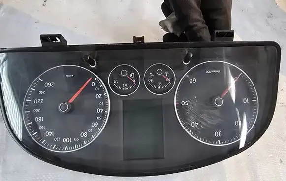 Volkswagen Touran I Speedometer (instrument cluster) 1T0920874A V0002000 02419060877010