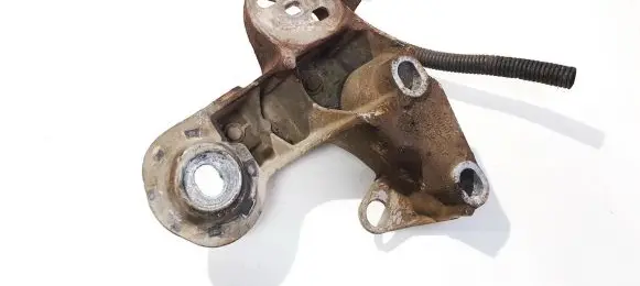 Volkswagen PASSAT B5.5 Engine mount bracket 8e0199352f