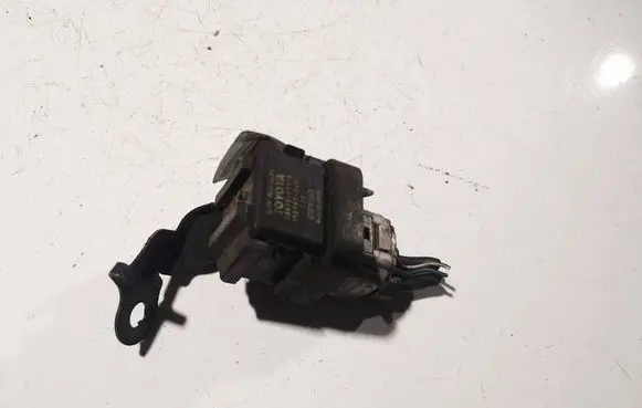 Toyota Auris 150 Glow plug pre-heat relay 2861067010