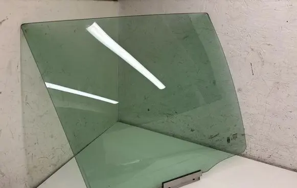 Volvo XC90 Rear door window glass 43R001582