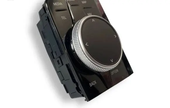 Head unit multimedia control