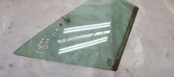 Renault Scenic I Front door vent window glass four-door 