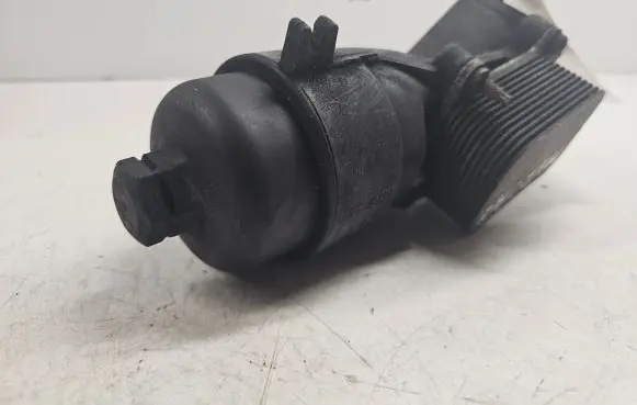 Mazda 3 I Oil filter mounting bracket 9651813980
