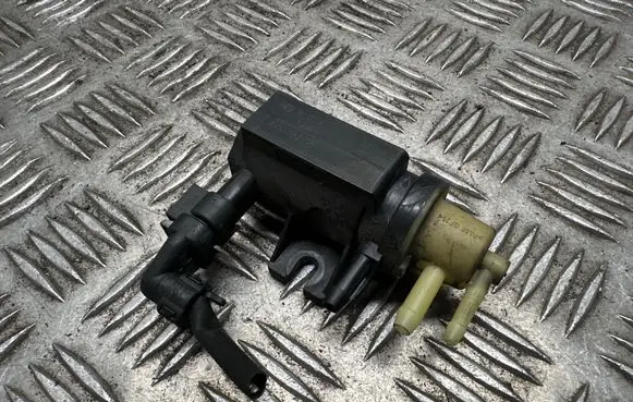 Mercedes-Benz E W212 Turbo solenoid valve A0091533128 70078208 13T071