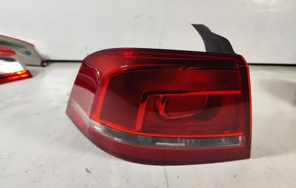 Volkswagen PASSAT B7 Rear/tail lights 90004873