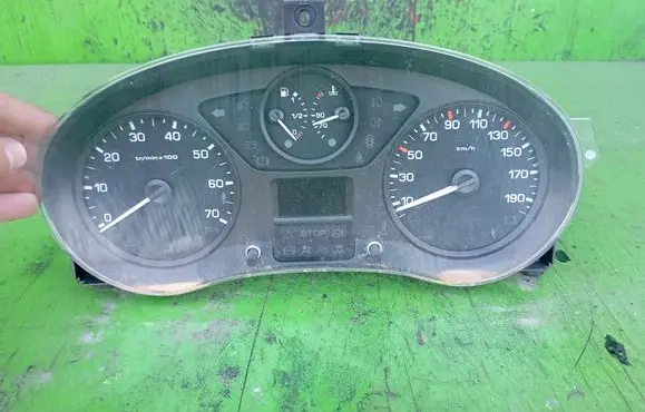 Peugeot Partner Speedometer (instrument cluster) 9801642280