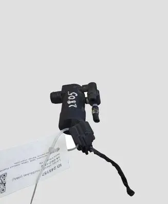 Volvo V70 Windscreen/windshield washer pump