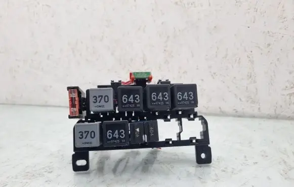 Audi A6 S6 C6 4F Fuse module 4F0937503