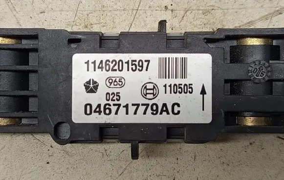 Jeep Grand Cherokee (WK) Airbag deployment crash/impact sensor 04671779AC 1146201597 110505
