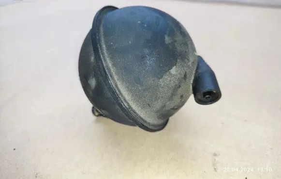 Vacuum air tank