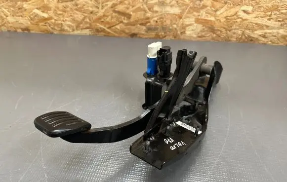 Volvo V70 Brake pedal 31202466