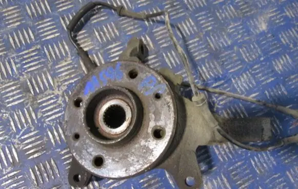 Renault Laguna I Front wheel hub spindle knuckle